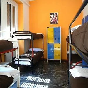 Hostel California, Milaan